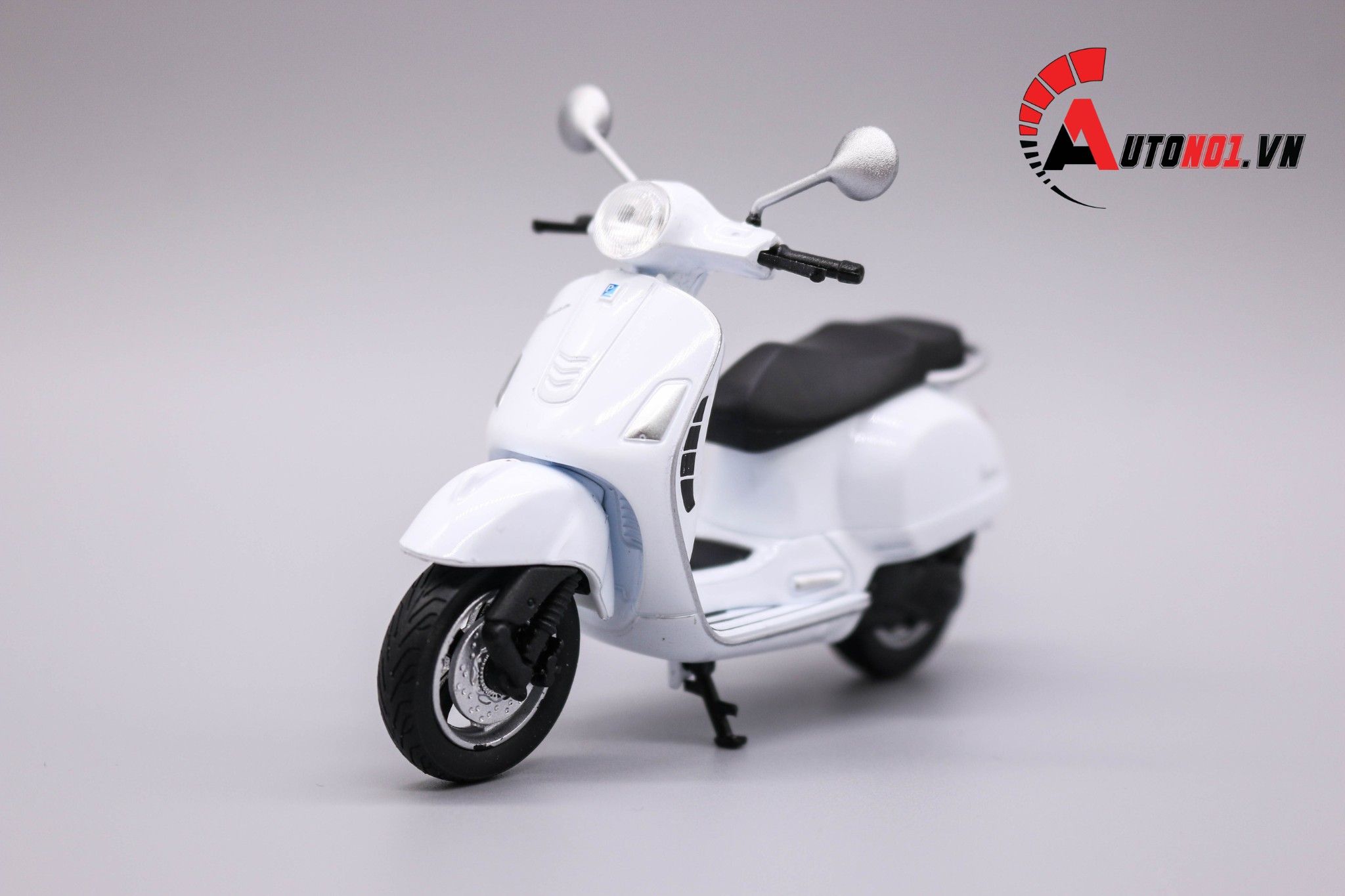  Mô hình xe Vespa gts 125cc 2017 white 1:18 Welly MT078D 