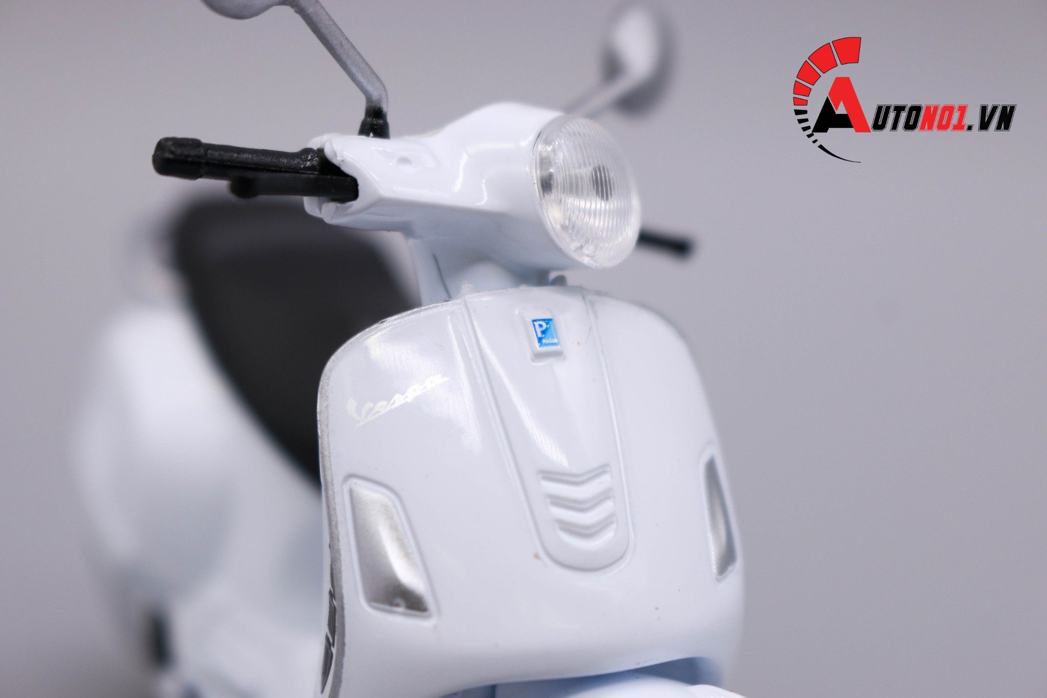  Mô hình xe Vespa gts 125cc 2017 white 1:18 Welly 7171D 