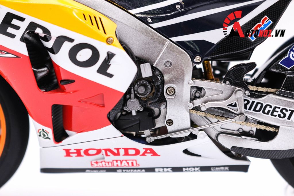 MÔ HÌNH REPSOL HONDA RC213V 2014 CARBON 1:12 TAMIYA