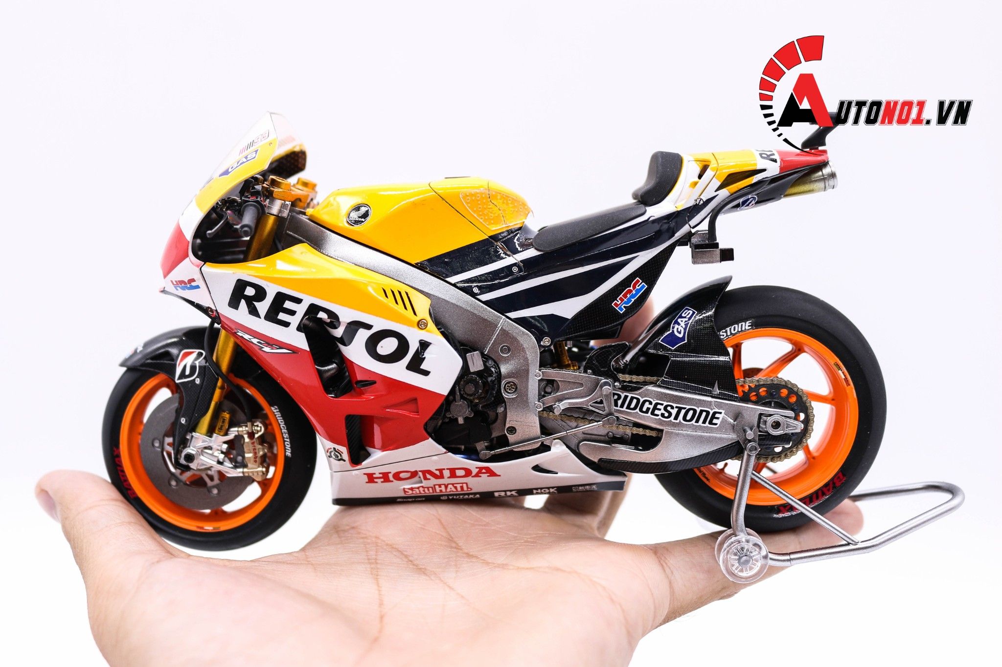  Mô hình xe Repsol Honda Rc213v 2014 Carbon 1:12 Tamiya D064 