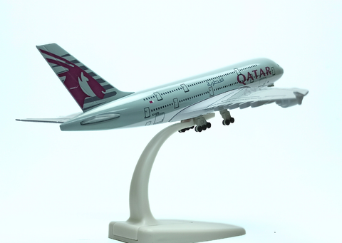  Mô hình máy bay Qatar Airbus A380 20cm MB20075 