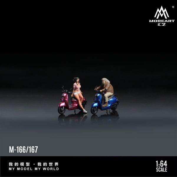  Mô hình nhân vật figure nữ chạy xe hồng Shiny pink retro pedal motorcycle doll tỉ lệ 1:64 MoreArt MO222166 