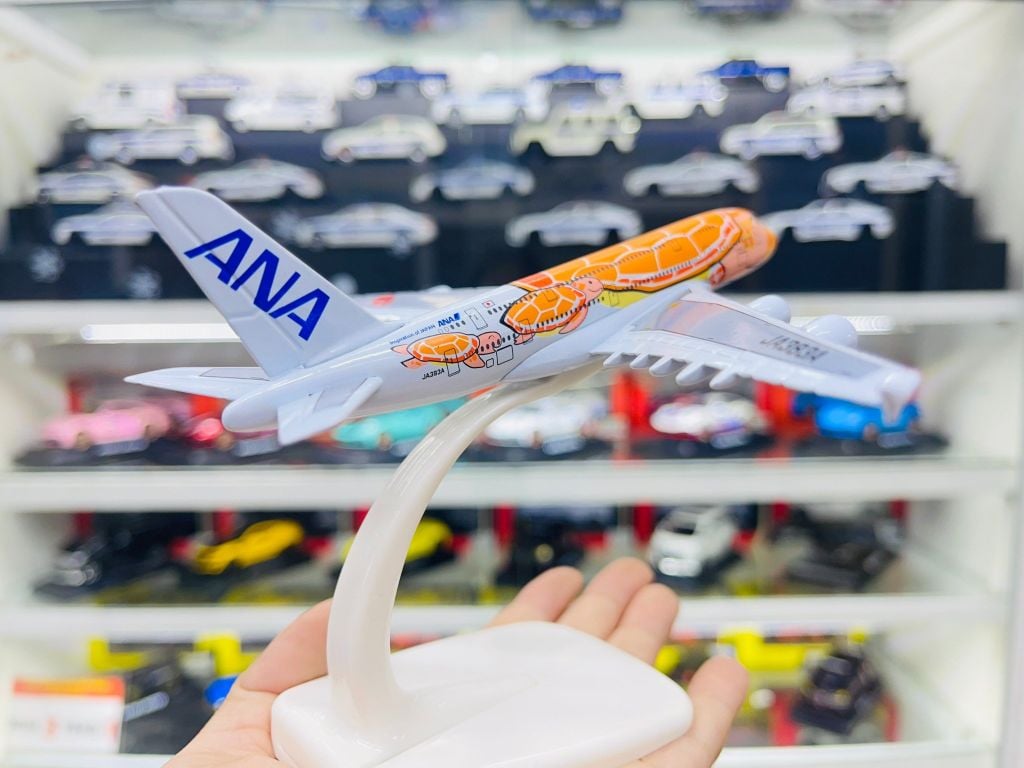 Mô hình máy bay ANA Orange Turtle Kai A380 có đế 16cm MB16211