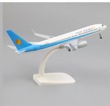  Mô hình máy bay China JoyAir Boeing B737 có bánh xe 20cm MB20139 