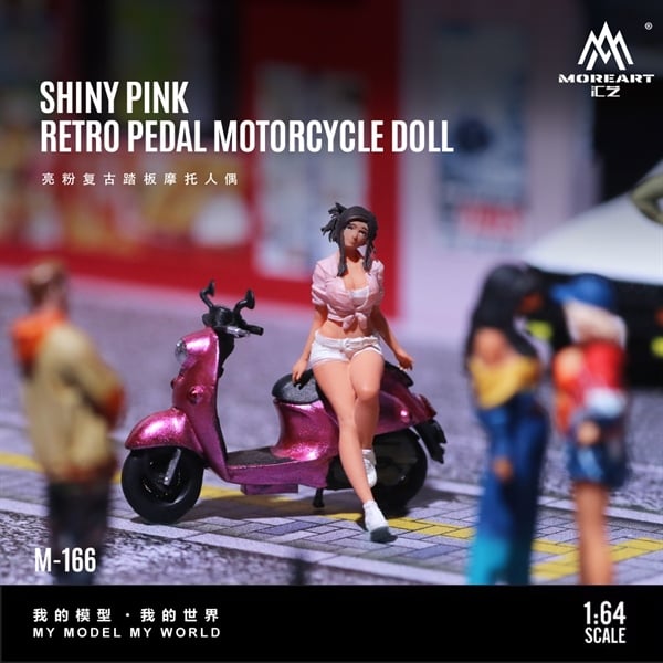  Mô hình nhân vật figure nữ chạy xe hồng Shiny pink retro pedal motorcycle doll tỉ lệ 1:64 MoreArt MO222166 