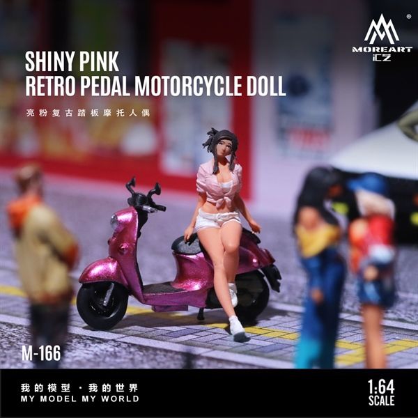  Mô hình nhân vật figure nữ chạy xe hồng Shiny pink retro pedal motorcycle doll tỉ lệ 1:64 MoreArt MO222166 