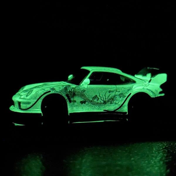  Mô hình xe Porsche RWB 993 Luminous Dragon Livery tỉ lệ 1:64 Street Wepon OT64443 