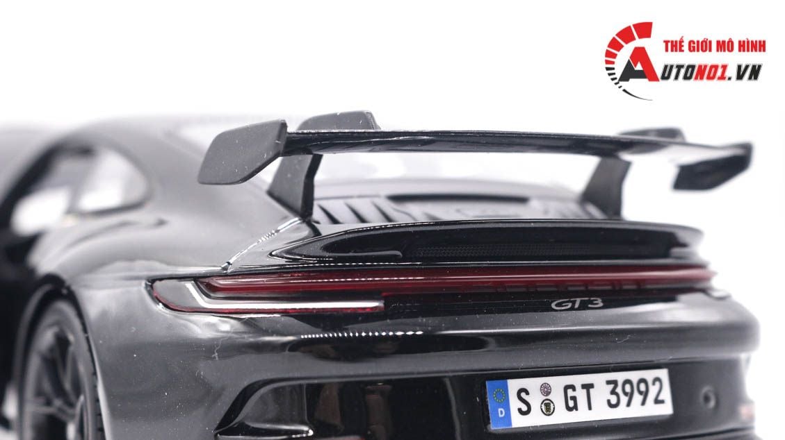  Mô hình xe Porsche 911 GT3 2022 có đế tỉ lệ 1:18 Maisto 8114 