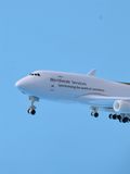  Mô hình máy bay vận chuyển UPS Boeing B747 có bánh xe kích thước 20cm MB20123 