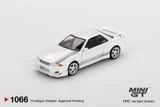  Mô hình xe Nissan Skyline GT-R (R32) VeilSide Combat C-I White bản card tỉ lệ 1:64 MiniGT MGT01066 