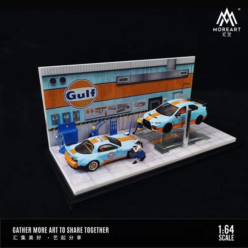  Hộp trưng bày mica xưởng sửa chữa ô tô có bàn nâng , có fig GULF tỉ lệ 1:64 MoreArt 