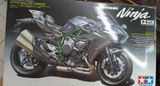  Mô Hình Kit Mô Tô Kawasaki H2 Carbon 1:12 Tamiya 14136 
