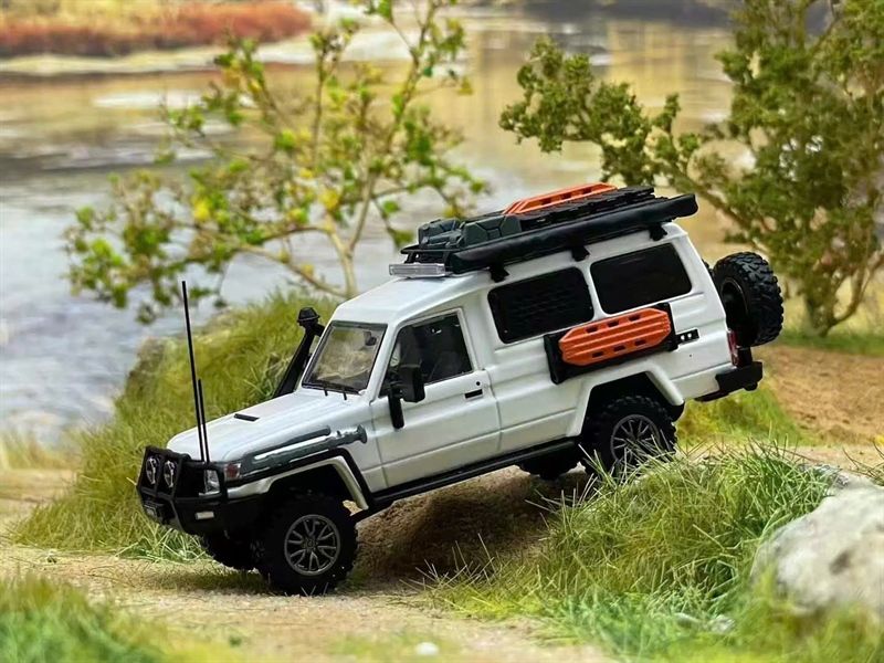  Mô hình xe Toyota LC78 New Color tỉ lệ 1:64 Autobots Models OT64177 