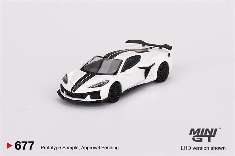  Mô hình xe Chevrolet Corvette Z06 2023 Arctic White tỉ lệ 1:64 MiniGT MGT00677-CH 