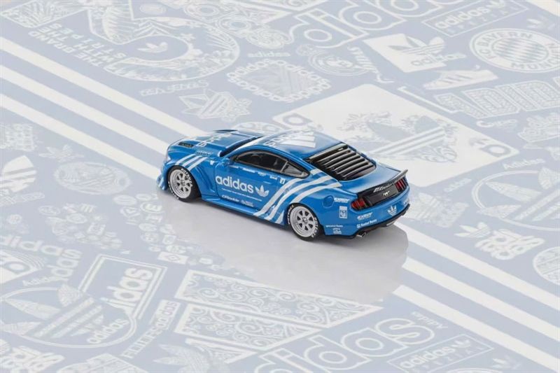  Mô hình xe Ford Mustang Shelby GT500 wide body blue coating Converse - Adidas limited edition 699pcs tỉ lệ 1:64 Liberty64 OT64184 