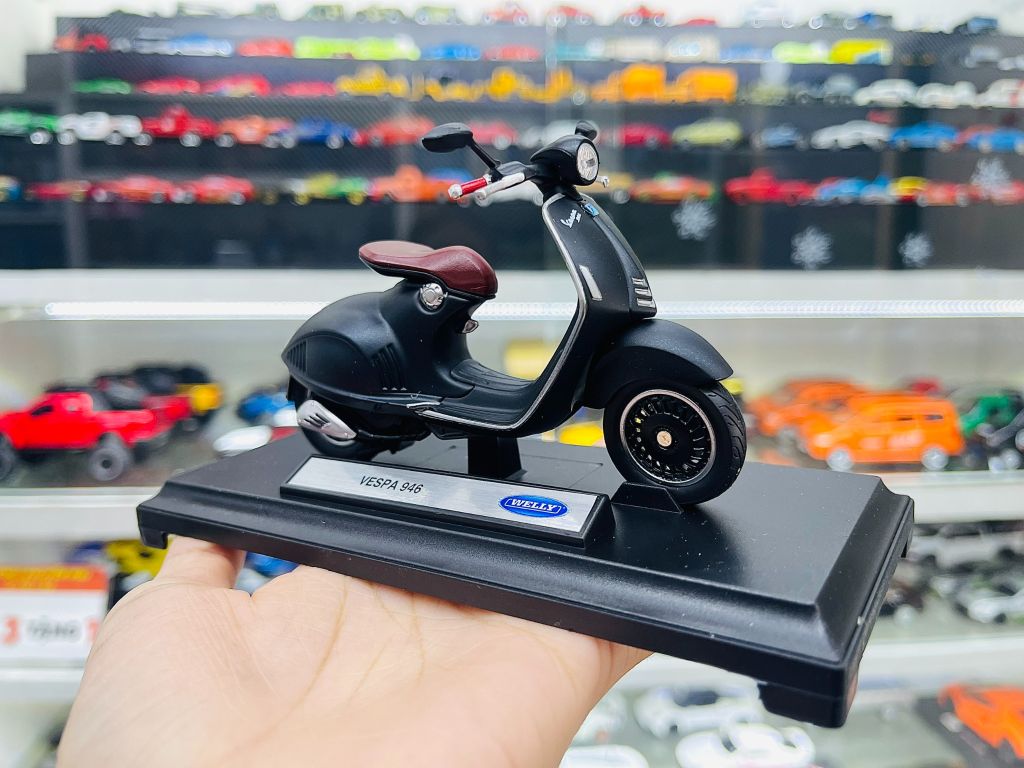 Mô hình xe Vespa 946 độ matt black 2023 tỉ lệ 1:18 Autono1 Welly D228