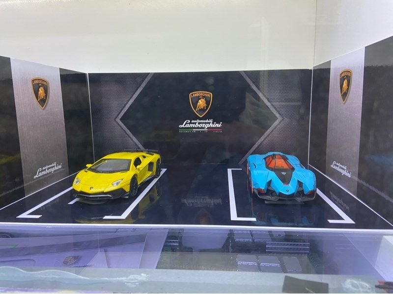  Diorama 1:24 Showroom trưng bày Lamborghini cho xe tỉ lệ 1:24 kích thước 35X25X15cm 4 tấm lắp ghép formex 5li DR010B 