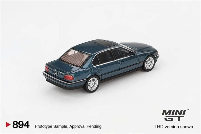  Mô hình xe BMW 750IL Sorrento Blue Metallic BẢN CARD tỉ lệ 1:64 MiniGT MGT00894-BL 