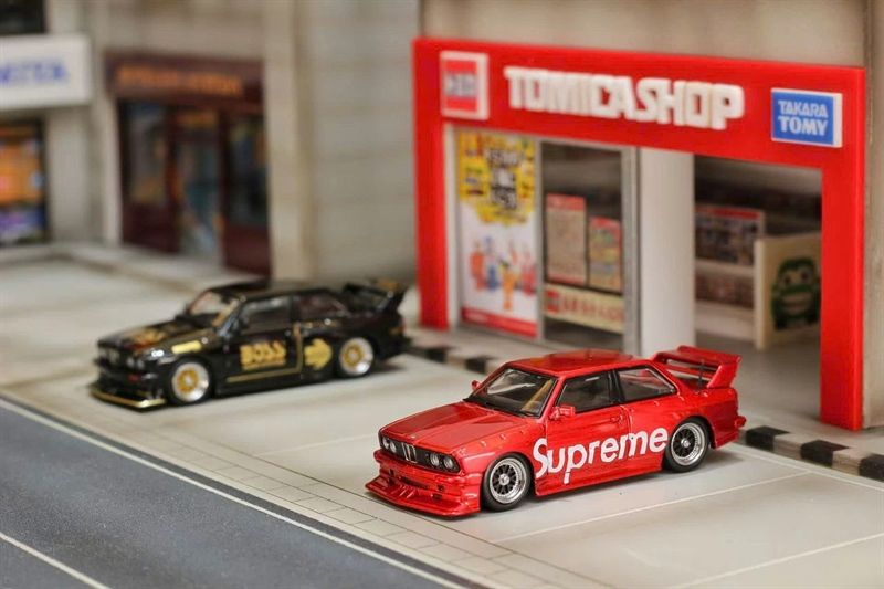  Mô hình xe BMW E30 Supreme LTO tỉ lệ 1:64 Street Weapon OT64126 