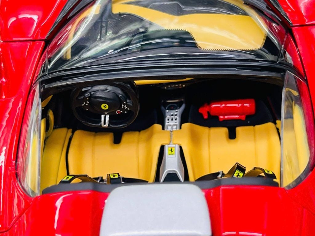 Mô hình xe Ferrari Daytona SP3 Signature red full open tỉ lệ 1:18 Bburago 18-16912 RD OT18022