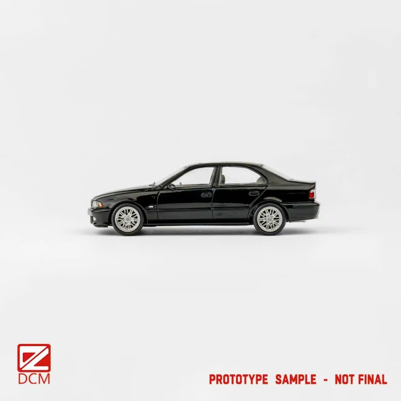 Mô hình xe BMW M5 E39 limited tỉ lệ 1:64 DCM models OT64083 