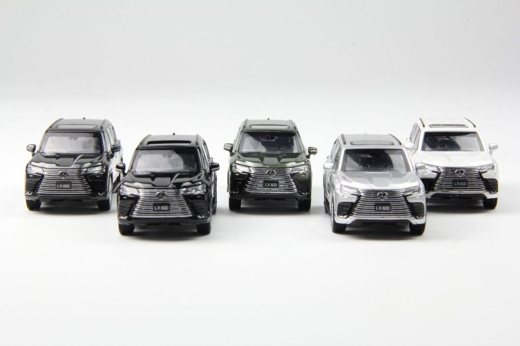 Mô hình xe siêu sang Lexus LX600 hộp mica tỉ lệ 1:64 LCD Models