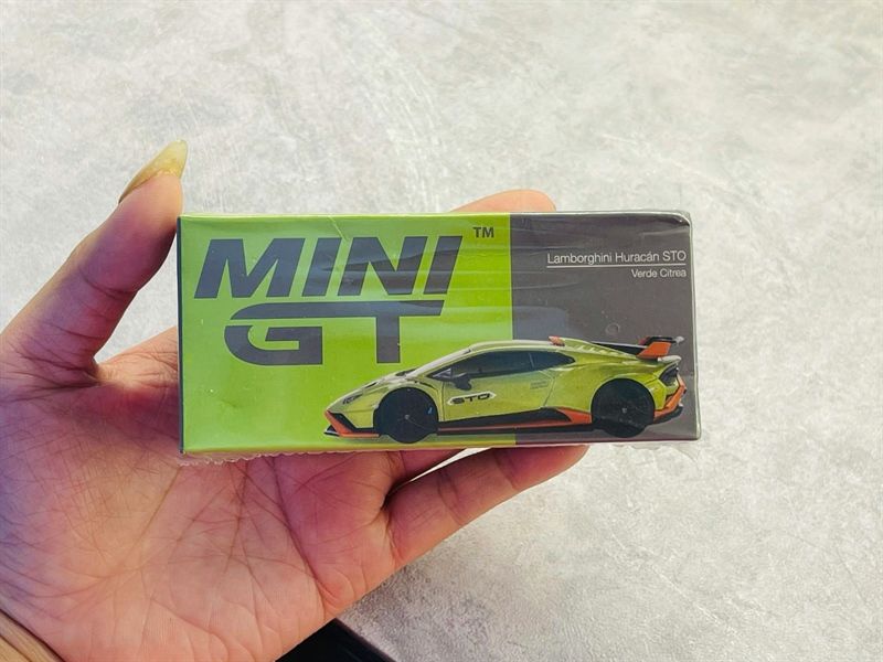  Mô hình xe Lamborghini Huracán STO Verde Citrea tỉ lệ 1:64 MiniGT MGT00547 