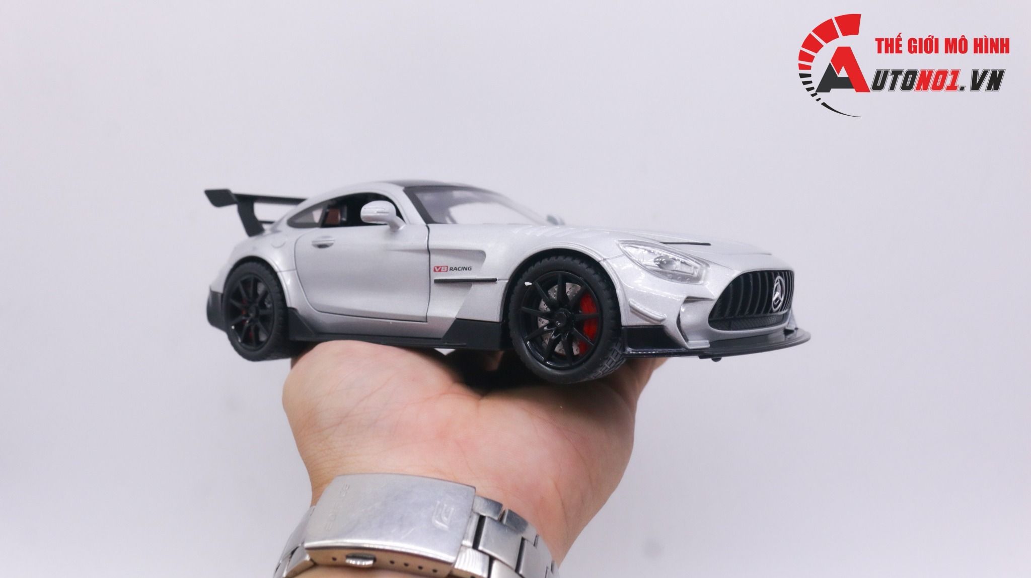  Mô hình xe Mercedes-Benz GTR full open, có đèn và âm thanh tỉ lệ 1:22 Jiaye Model OT101 