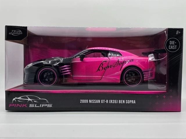  Mô hình xe 2009 Nissan GT-R R35 Ben Sopra Pink Slips tỉ lệ 1:24 Jada Toys 35500 