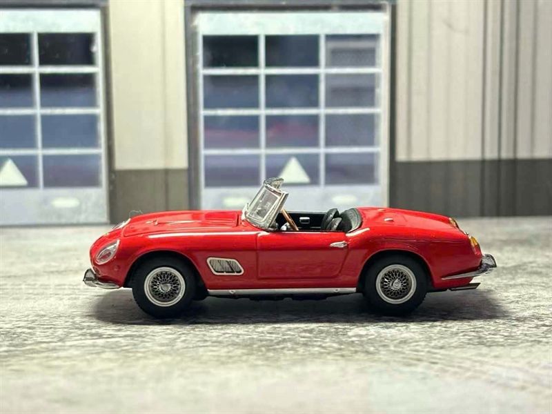 Mô hình xe Ferrari California 250 GT tỉ lệ 1:64 King Models OT64108 