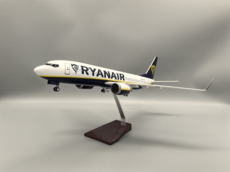  Mô hình máy bay Ryanair Airlines Boeing B737-800 47cm 1:130 có đèn led tự động theo tiếng vỗ tay hoặc chạm MB47076 