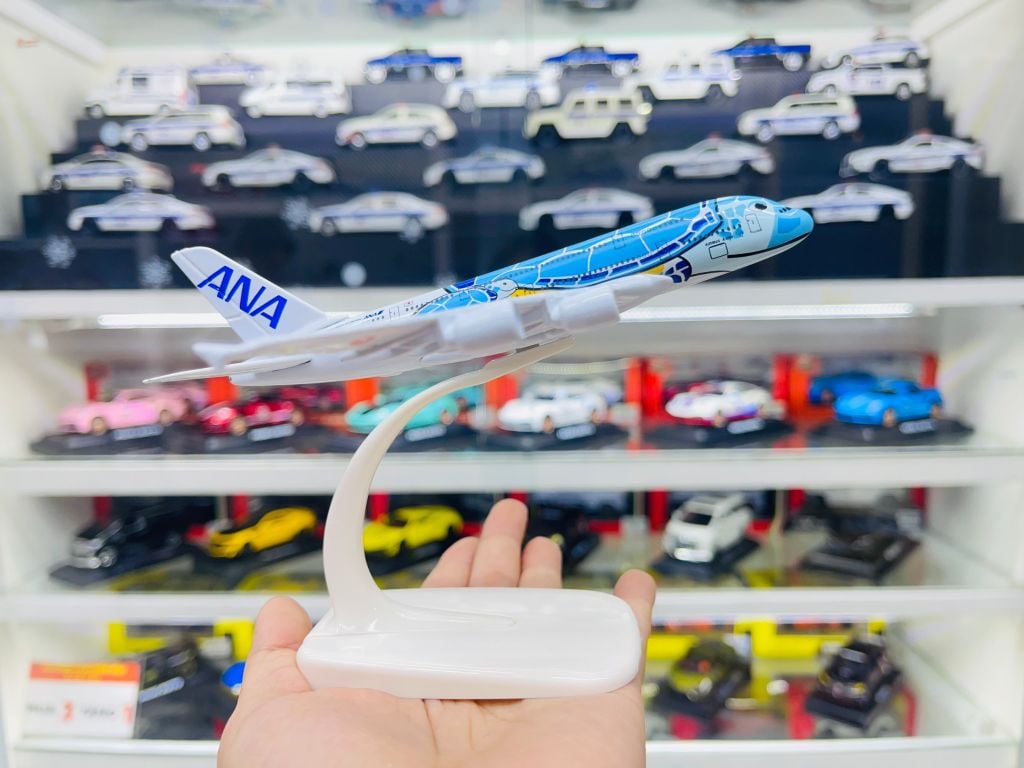 Mô hình máy bay ANA Blue Turtle Kai A380 có đế 16cm MB16210