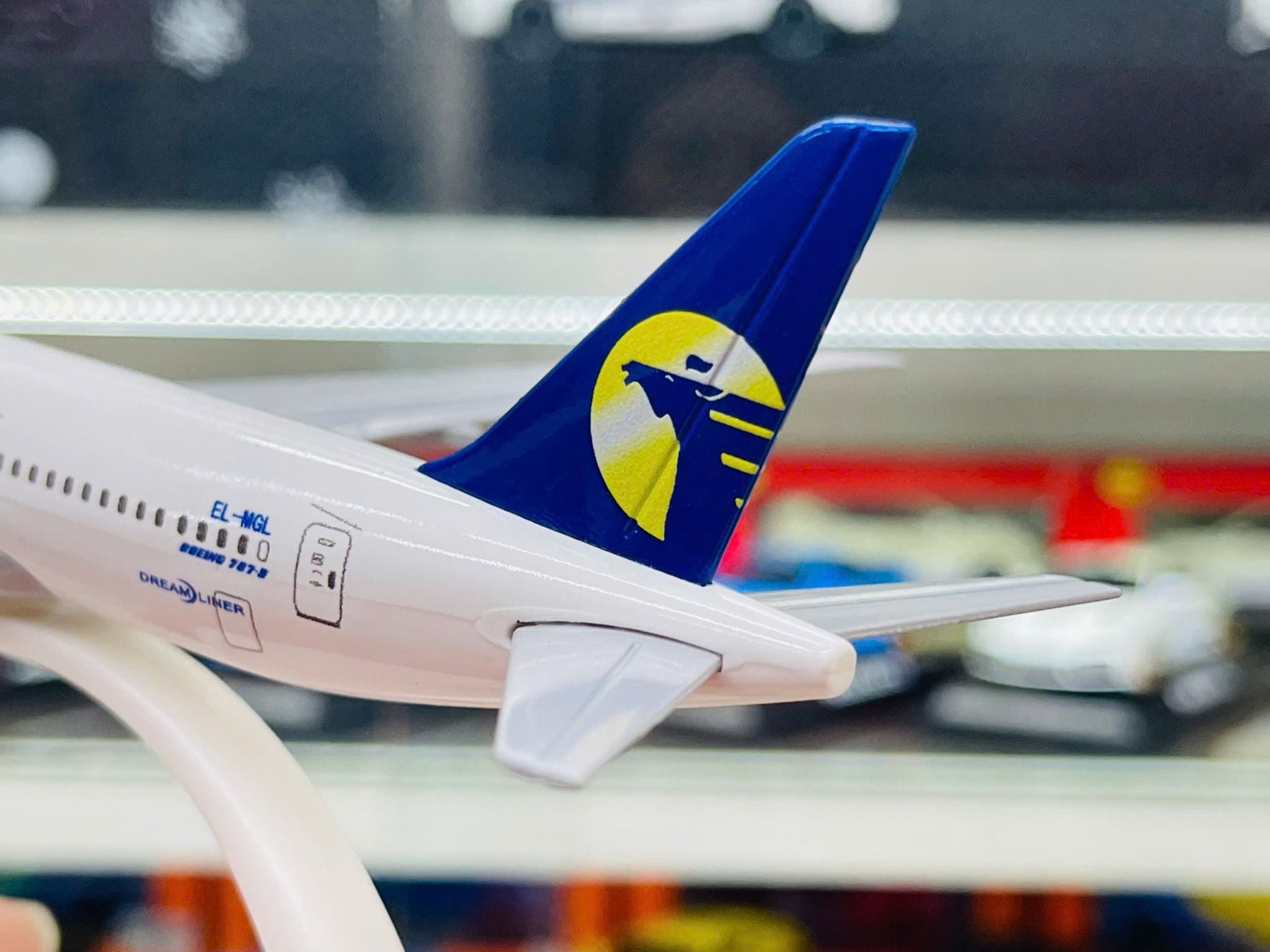  Mô hình máy bay Mông cổ MIAT Mongolian Airlines Boeing B787 có bánh xe 20cm MB20115 