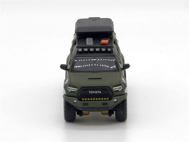  Mô hình Toyota Tacoma Green Shark Livery Luggage Version with shock absorbers tỉ lệ 1:64 Unique Model OT64112 