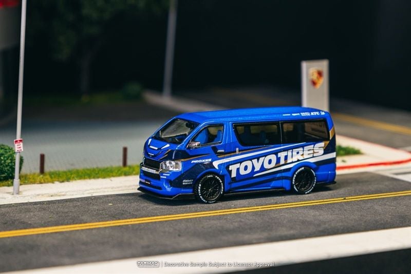  Mô hình xe Toyota Hiace Widebody Toyo Tires tỉ lệ 1:64 Tarmac Works T64-038-TOYO 