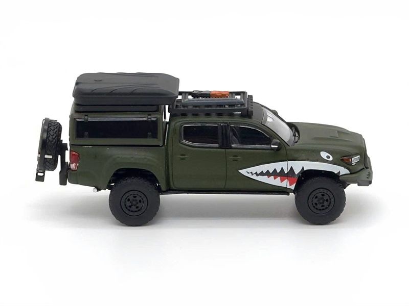  Mô hình Toyota Tacoma Green Shark Livery Luggage Version with shock absorbers tỉ lệ 1:64 Unique Model OT64112 