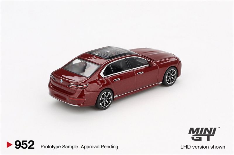  Mô hình xe BMW i7 xDrive60 Aventurin tỉ lệ 1:64 MiniGT MGT00952-CH 