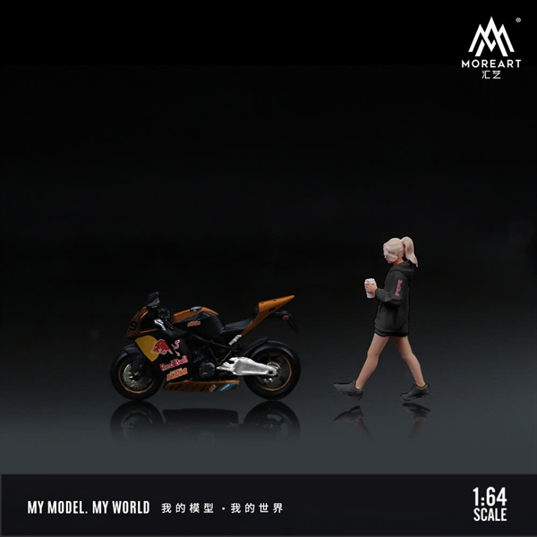  Mô hình set KTM1190 Red Bull Painted Motorcycle Girl Doll Set tỉ lệ 1:64 MoreArt MO222119 