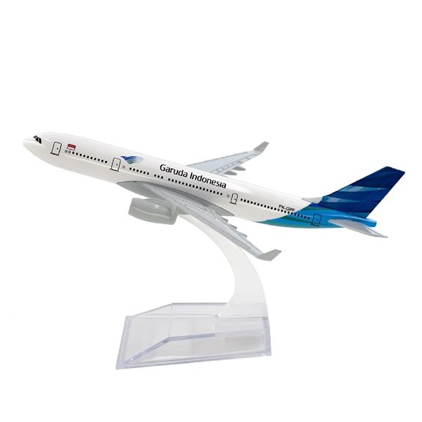  Mô hình máy bay Garuda Indonesia Airbus A330 có đế 16cm MB16205 