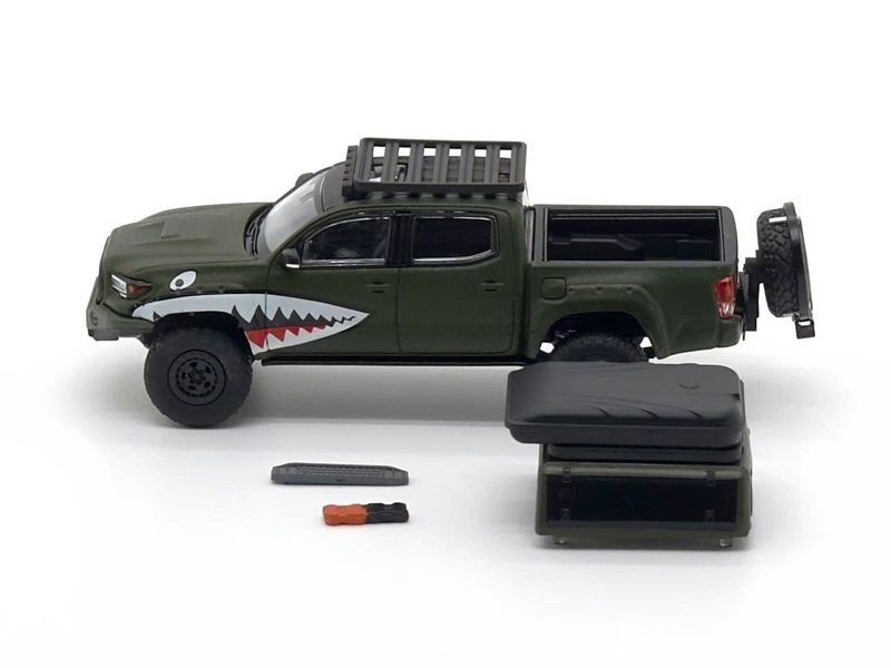  Mô hình Toyota Tacoma Green Shark Livery Luggage Version with shock absorbers tỉ lệ 1:64 Unique Model OT64112 