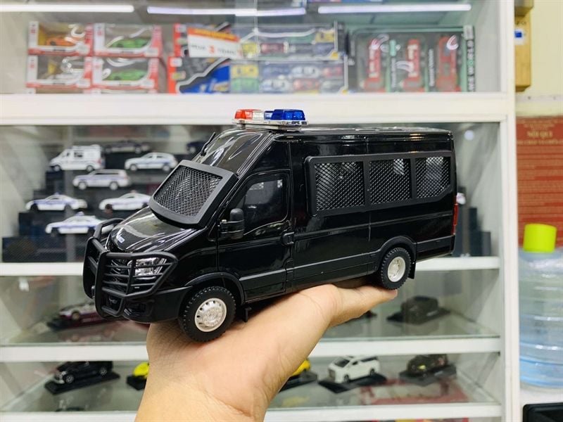  Mô hình xe ô tô cảnh sát Vieco đánh lái được - có âm thanh, đèn tỉ lệ 1:24 Jinlifang OT304 