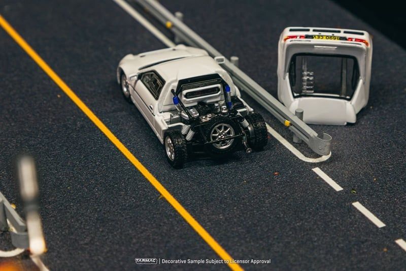  Mô hình xe Ford RS200 - White tháo được nắp máy sau tỉ lệ 1:64 Tarmac works T64P-001-WH 