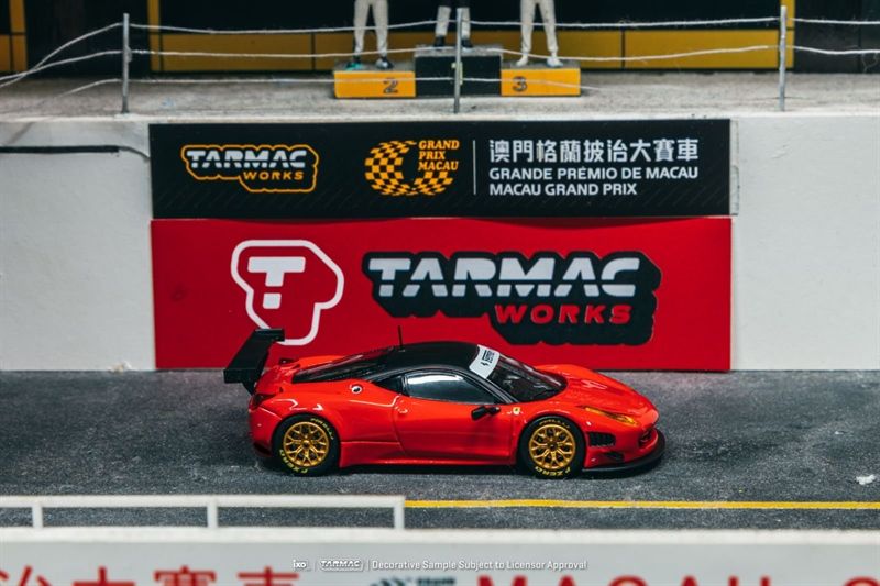  Mô hình xe Ferrari 458 Italia GT3, Red Collaboration model with IXO models tỉ lệ 1:64 Tarmac Works T64R-073-RE 