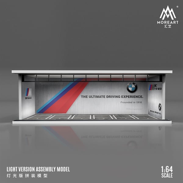  Hộp trưng bày mica mô phỏng Showroom BWM Perfomance 1 mặt mica kích thước 30x13.3x10cm tỉ lệ 1:64 MoreArt MO914030 