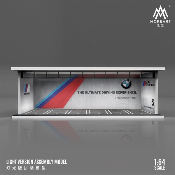  Hộp trưng bày mica mô phỏng Showroom BWM Perfomance 1 mặt mica kích thước 30x13.3x10cm tỉ lệ 1:64 MoreArt MO914030 