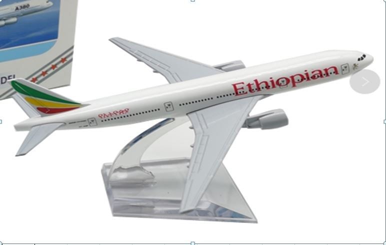  Mô hình máy bay Ethiopian Airlines Boeing B777-300 kích thước 16cm MB16203 