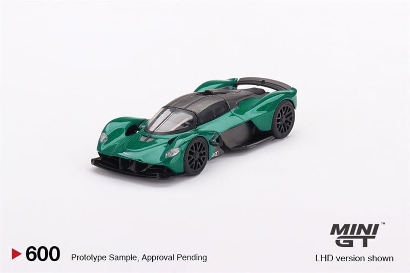  Mô hình xe ô tô Aston Martin Valkyrie Aston Martin Racing Green tỉ lệ 1:64 MiniGT MGT00600-CH 