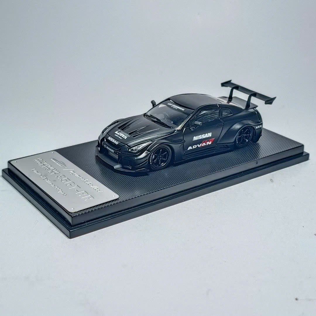  Mô hình xe Nissan GTR (35GT-RR) Advan racing - Monster matt black có hộp mica tỉ lệ 1:64 Mymodelcollect MC MC640005C-MC640005 