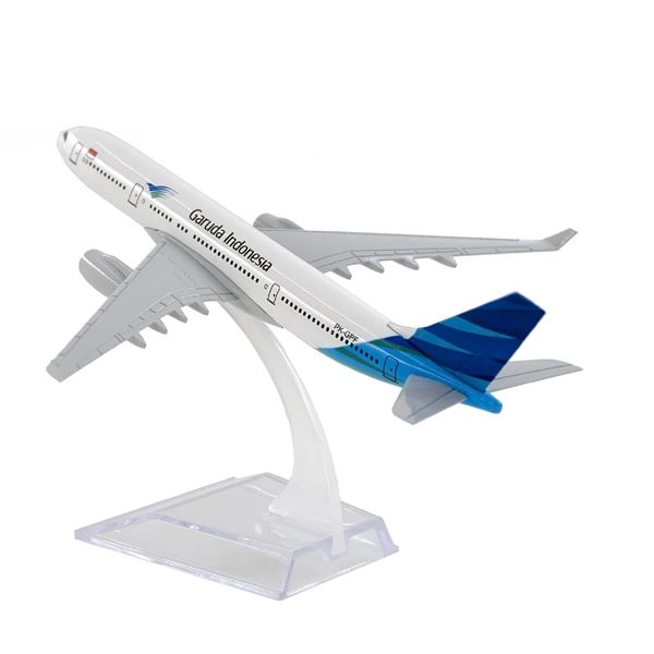  Mô hình máy bay Garuda Indonesia Airbus A330 có đế 16cm MB16205 