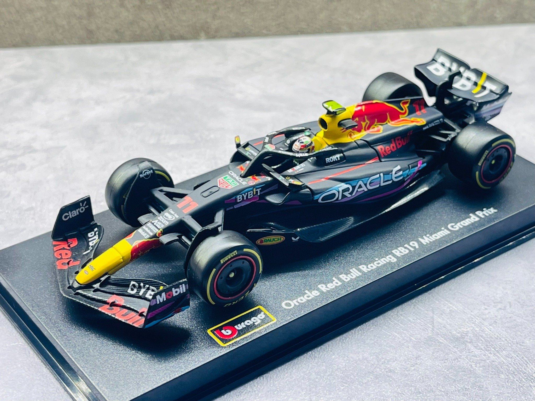  Mô hình xe đua F1 Formula Honda Red bull 2023 RB19 Miami GP hộp mica có figure tỉ lệ 1:43 Bburago OT43001 